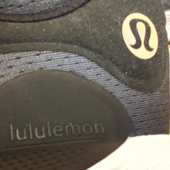 Authentic LULULEMON BeyondFeel LM9AVDS Men\'s Gray Running Shoes Sz.10.5 main image 12